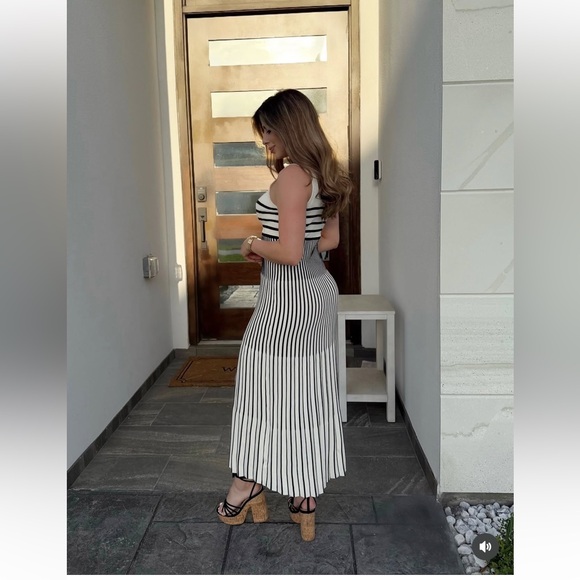 🎁New Maxi Stripped Dress - New🎁 - Picture 4 of 10